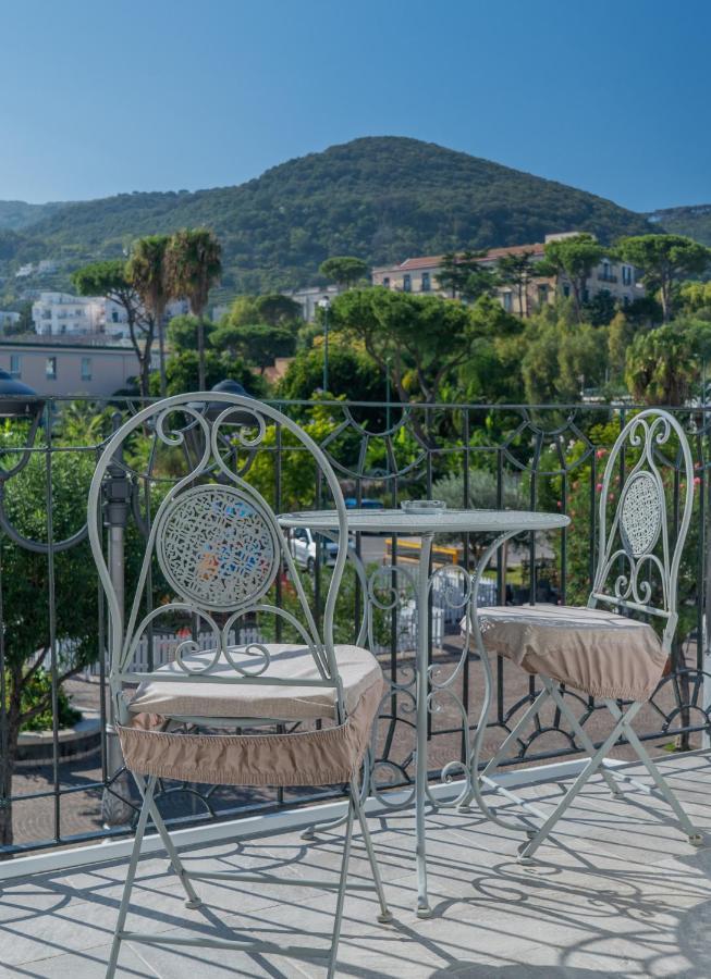 Alloggio Nuovissimo Al Centro E Rilassante Ischia Exterior photo