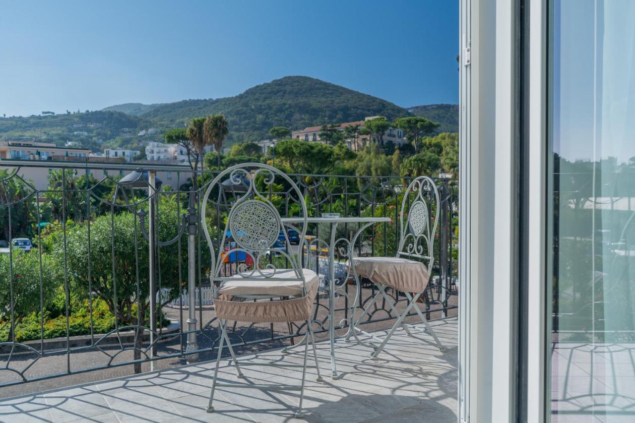 Alloggio Nuovissimo Al Centro E Rilassante Ischia Exterior photo